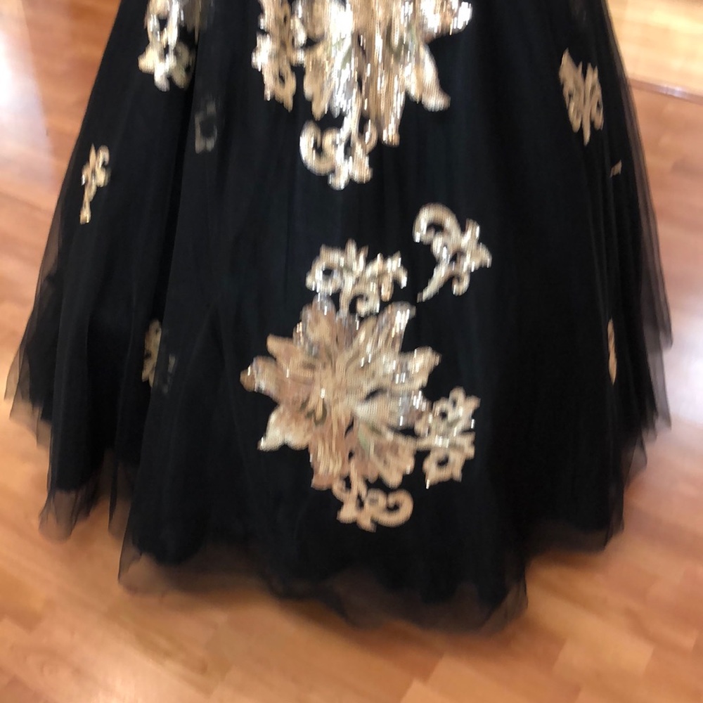 Black and gold sequined prom dress with corset - Picture 3 of 7